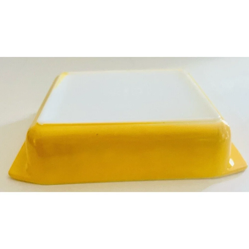 Vintage Pyrex 922 Square Cake Brownie Pan Yellow 8x8x2